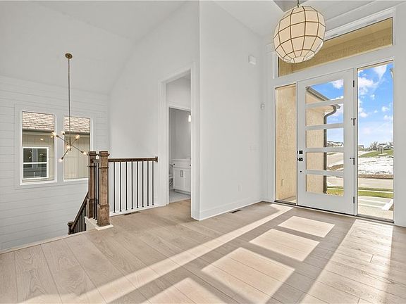 5th image of 1528 NE Park Springs Dr