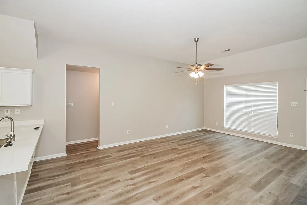 3 bed, 2.0 bath, 1337 sqft, $1,870 — Photo 4