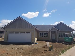 28 Meadowfield Cir, Eagle Pt, OR 97524