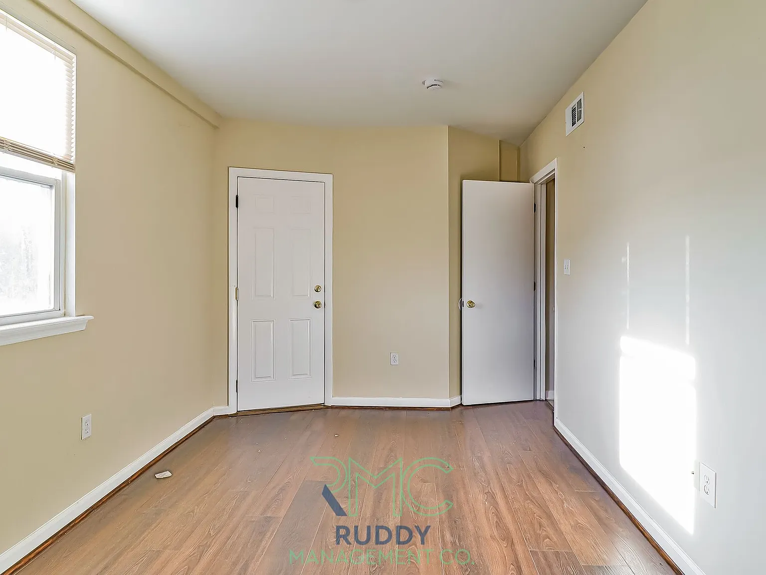 Come Home to Buena Vista 3 Bedroom Apartment in SE Washington DC — Photo 3