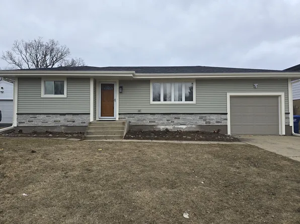 2912 Hyde Park Ave, Waukegan, IL 60085