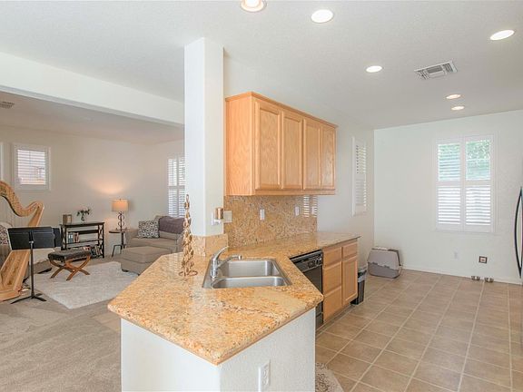 3rd image of 300 Wapello Cir