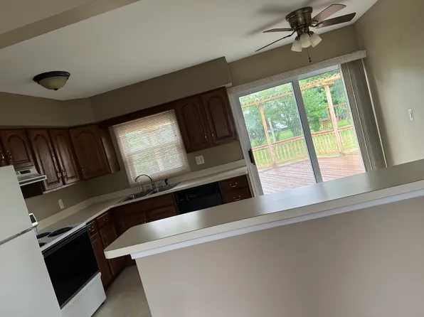 1089 Arthur Dr, Troy, MI 48083