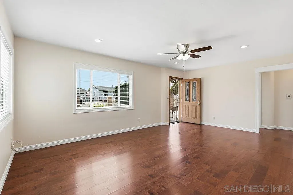 5 bed, 2.0 bath, 2000 sqft, $4,500 — Photo 4