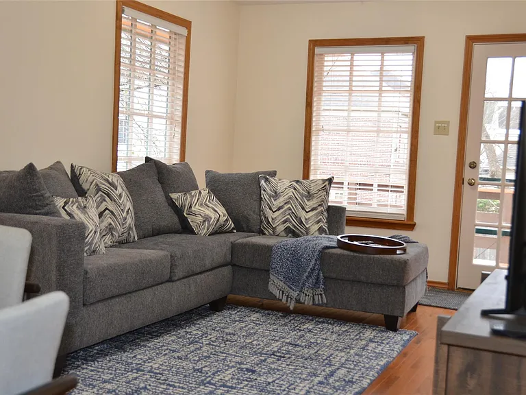 6507 Morningside Dr #UPSTAIRS — Photo 3