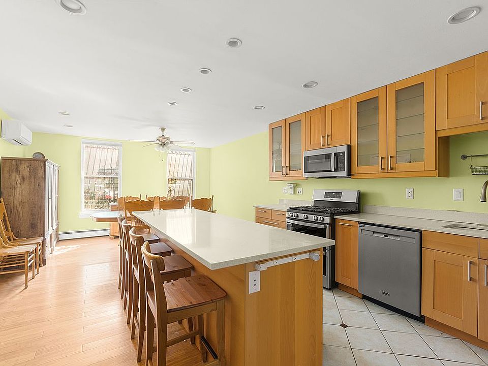 1st image of 231 E 110th St #1