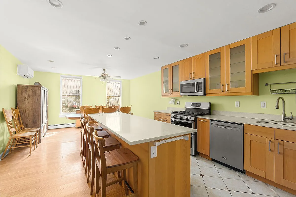 231 E 110th St #1 photo 1