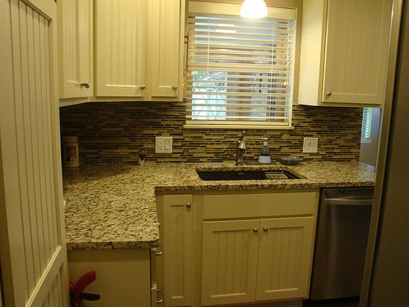 4th image of 1110 Innes St NE