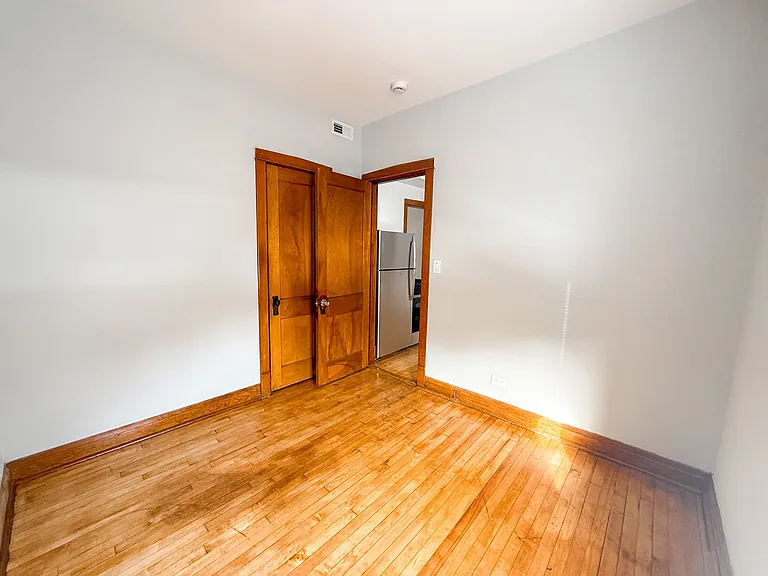 3749 N Hoyne Ave — Photo 8