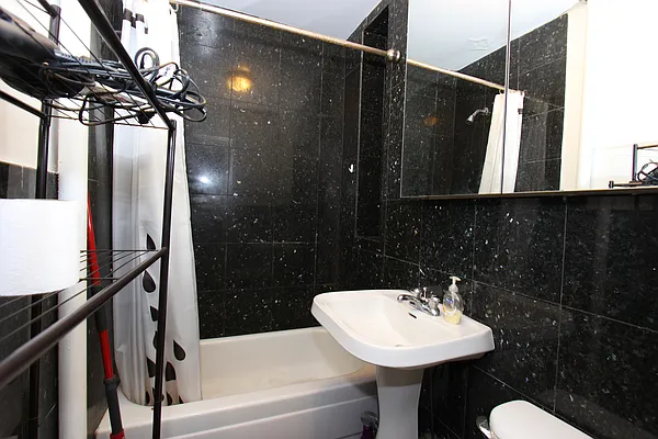 Rented by Compass | media 23