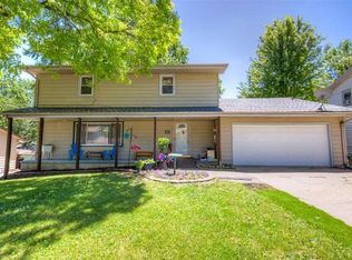 8788 Franklin Ave, Clive, IA 50325