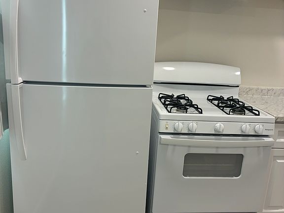 2nd image of 616-618 S Van Ness Ave #616-B