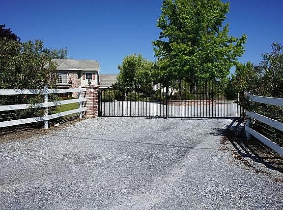 Gate