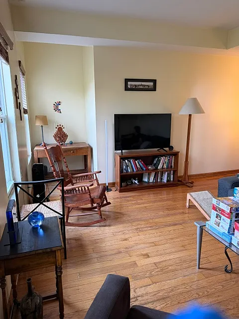 3 bed, 1.5 bath, 1200 sqft, $3,100 — Photo 3