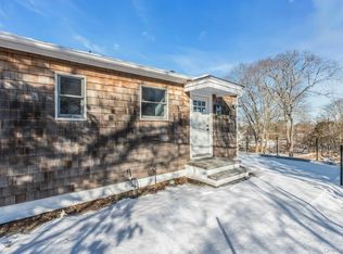 33 Oceanview Road, Hampton Bays, NY 11946