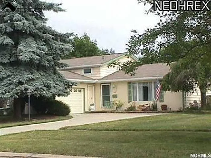 20276 Applewood Ln photo 1