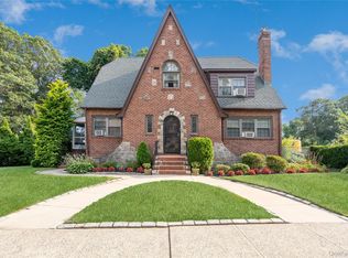 68 Fir St, Valley Stream, NY 11580