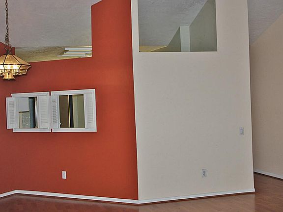 5th image of 2107 Woodland Springs St