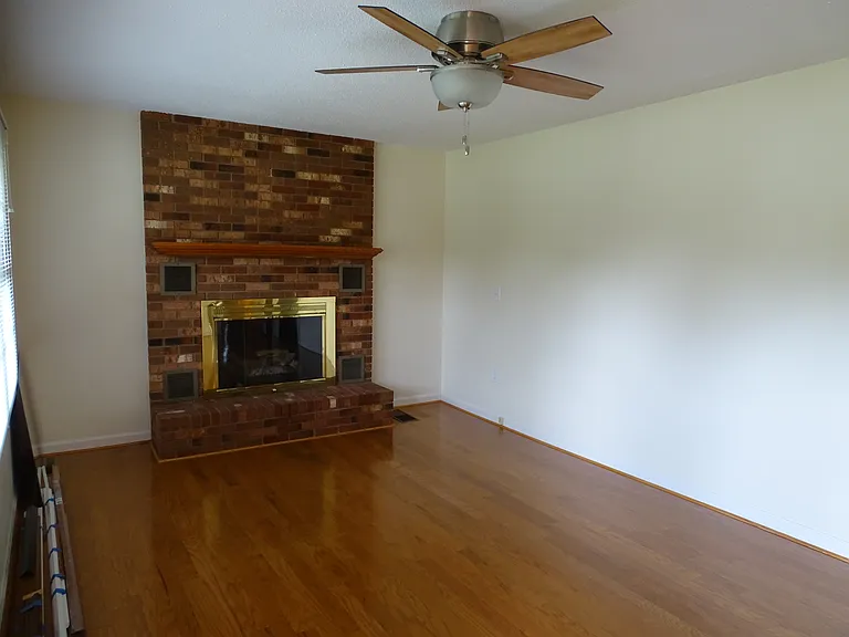 5694 Claridge Dr — Photo 5