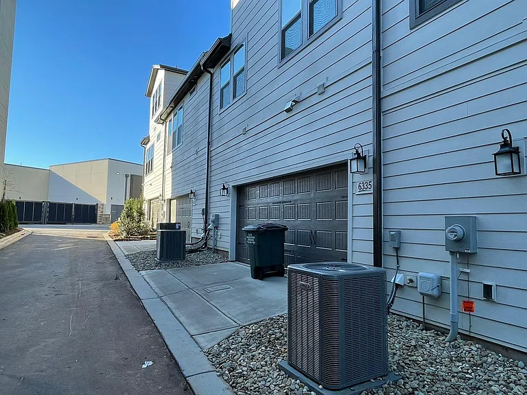 6335 Southgrove St — Photo 19