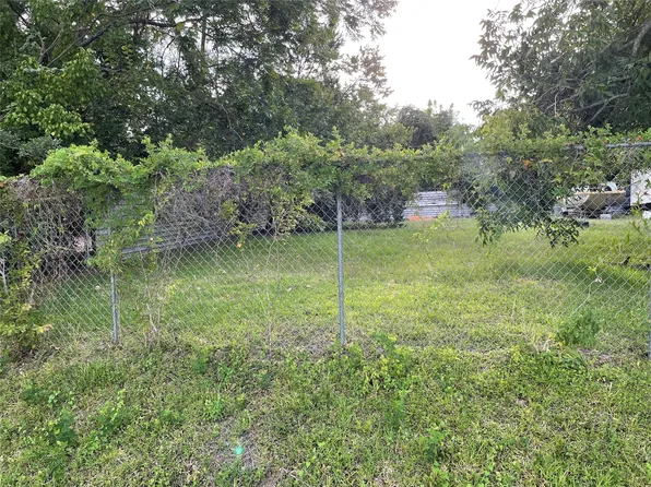 6609 Ezzard Charles Ln, Houston, TX 77091