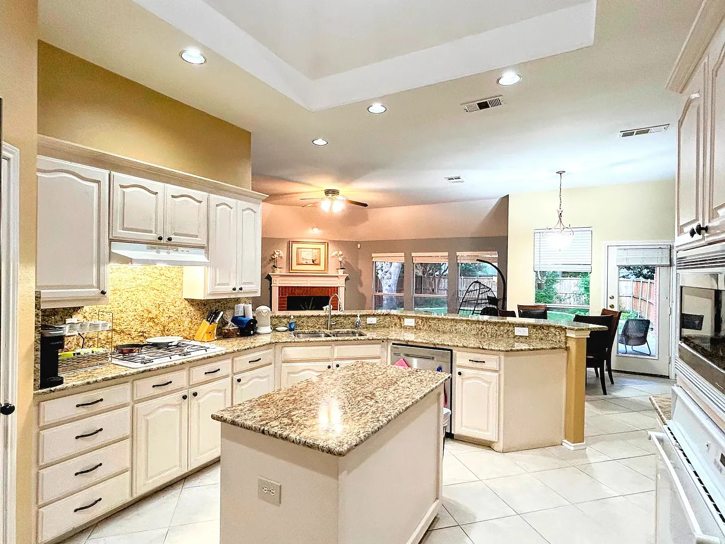 4 bed, 2345 sqft, $4,500 — Photo 2