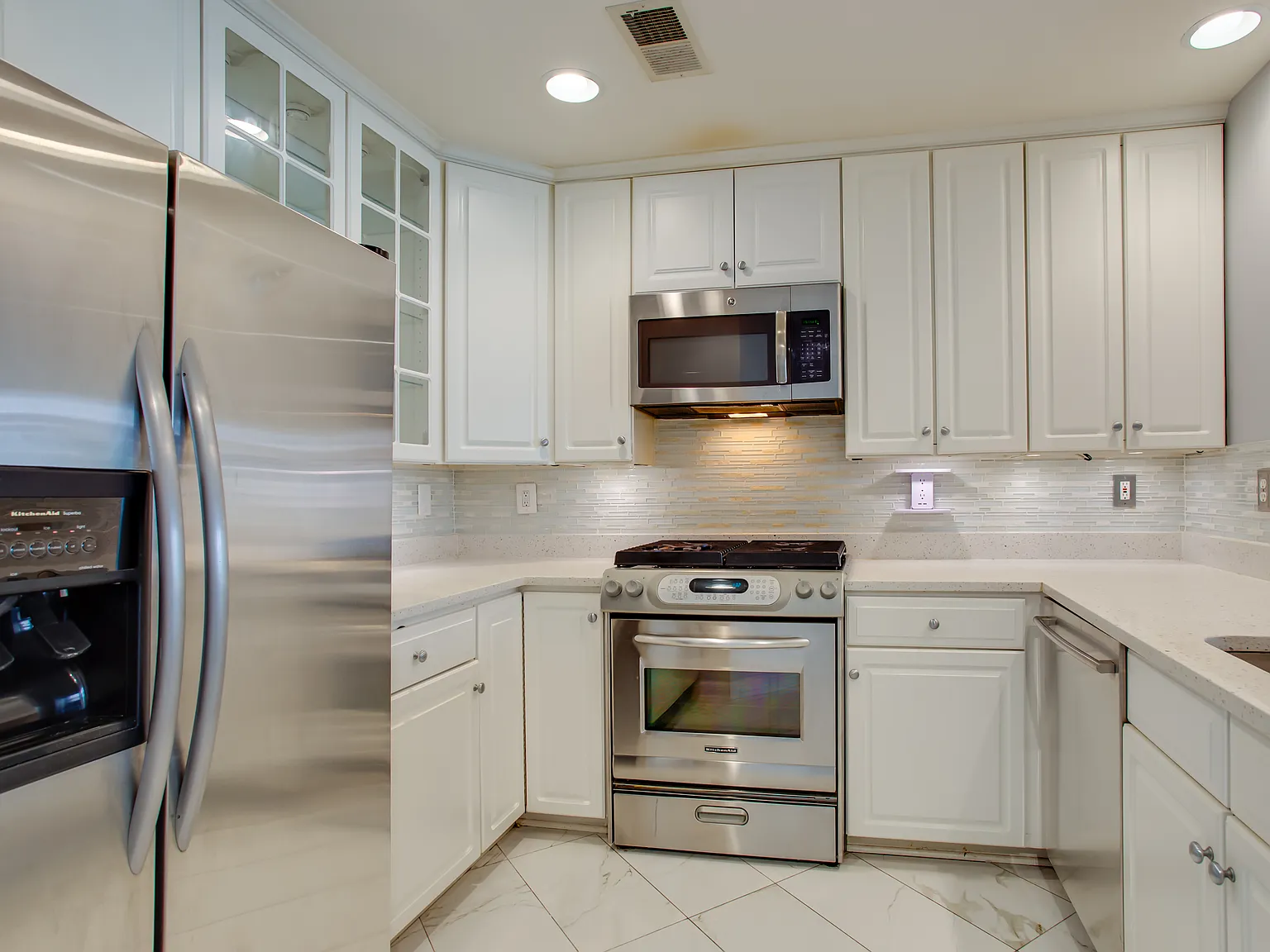 2 bed, 987 sqft, $3,600 — Photo 4