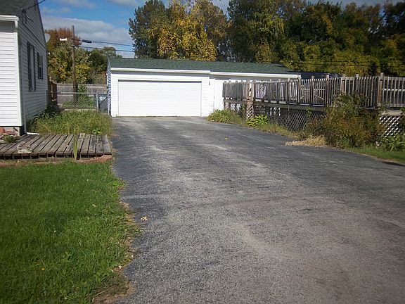 dbl wide black top driveway