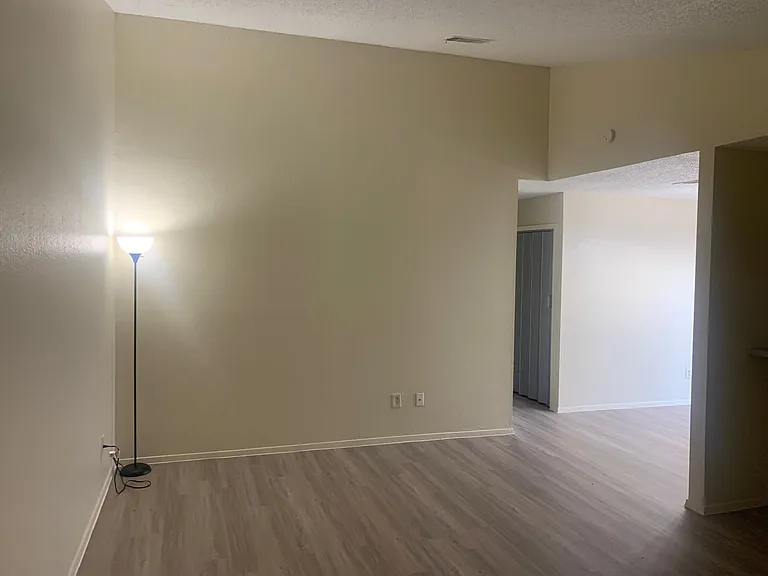 523 Greenlawn Blvd — Photo 13