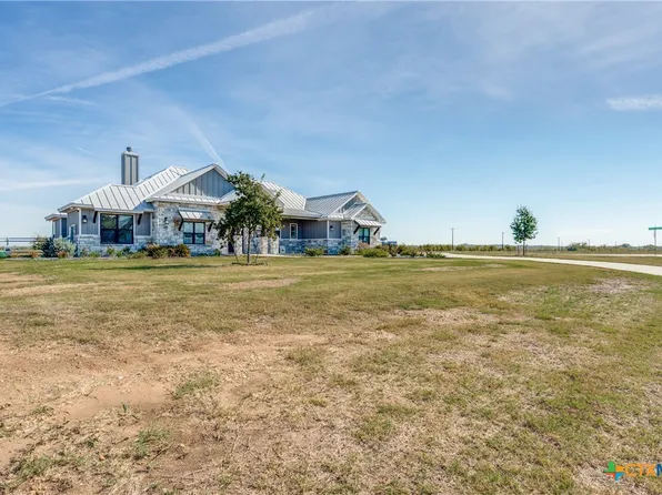 305 Farmstead Dr, Seguin, TX 78155