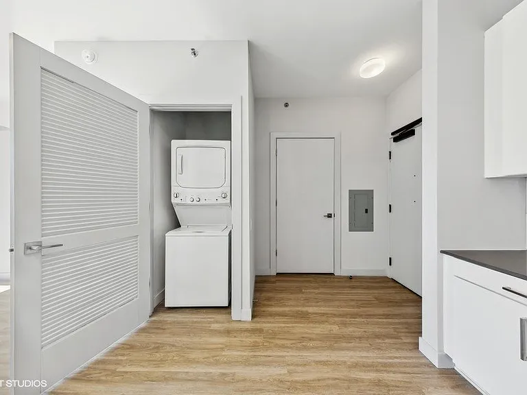 330 S. Wells St — Photo 45