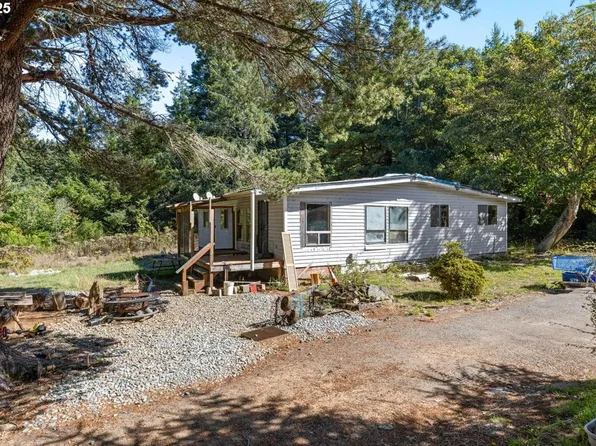 28344 Hunter Creek Hts, Gold Beach, OR 97444