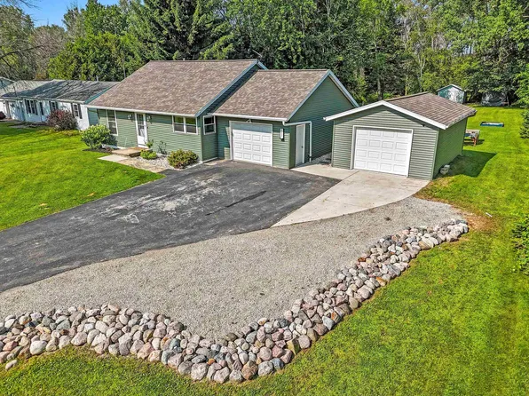 3053 Birch Rd, Suamico, WI 54173