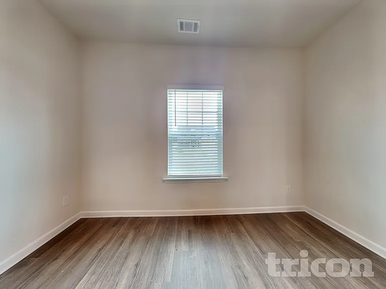 1251 Fendt Dr — Photo 3