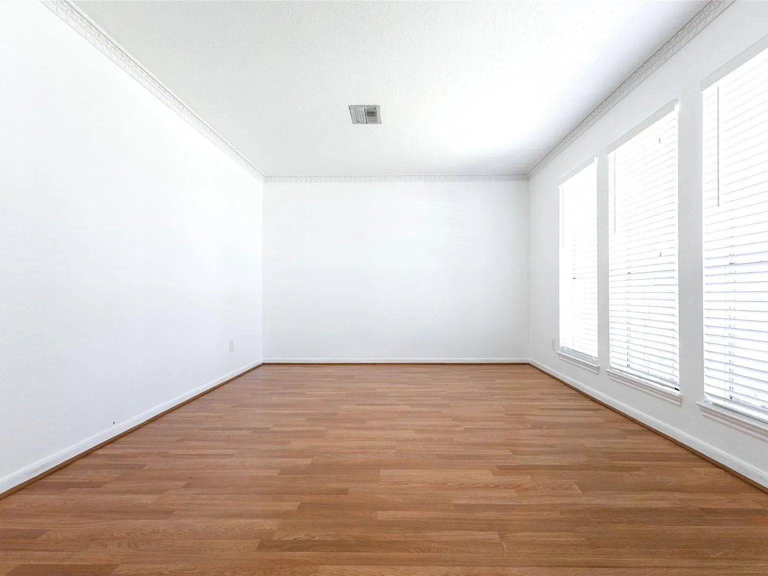 4 bed, 2.5 bath, 2258 sqft, $2,250 — Photo 4