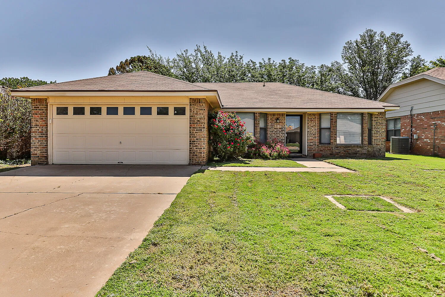 3 bed, 2.0 bath, 1300 sqft, $1,495 — Photo 3