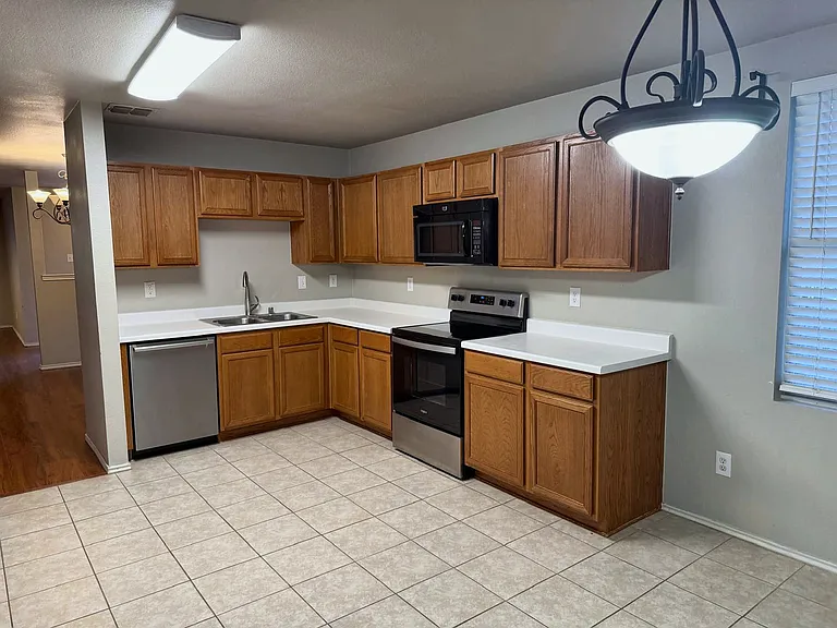12671 Drexel St — Photo 6