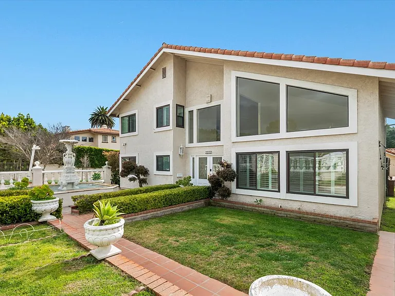 2222 Pier Ave — Photo 30