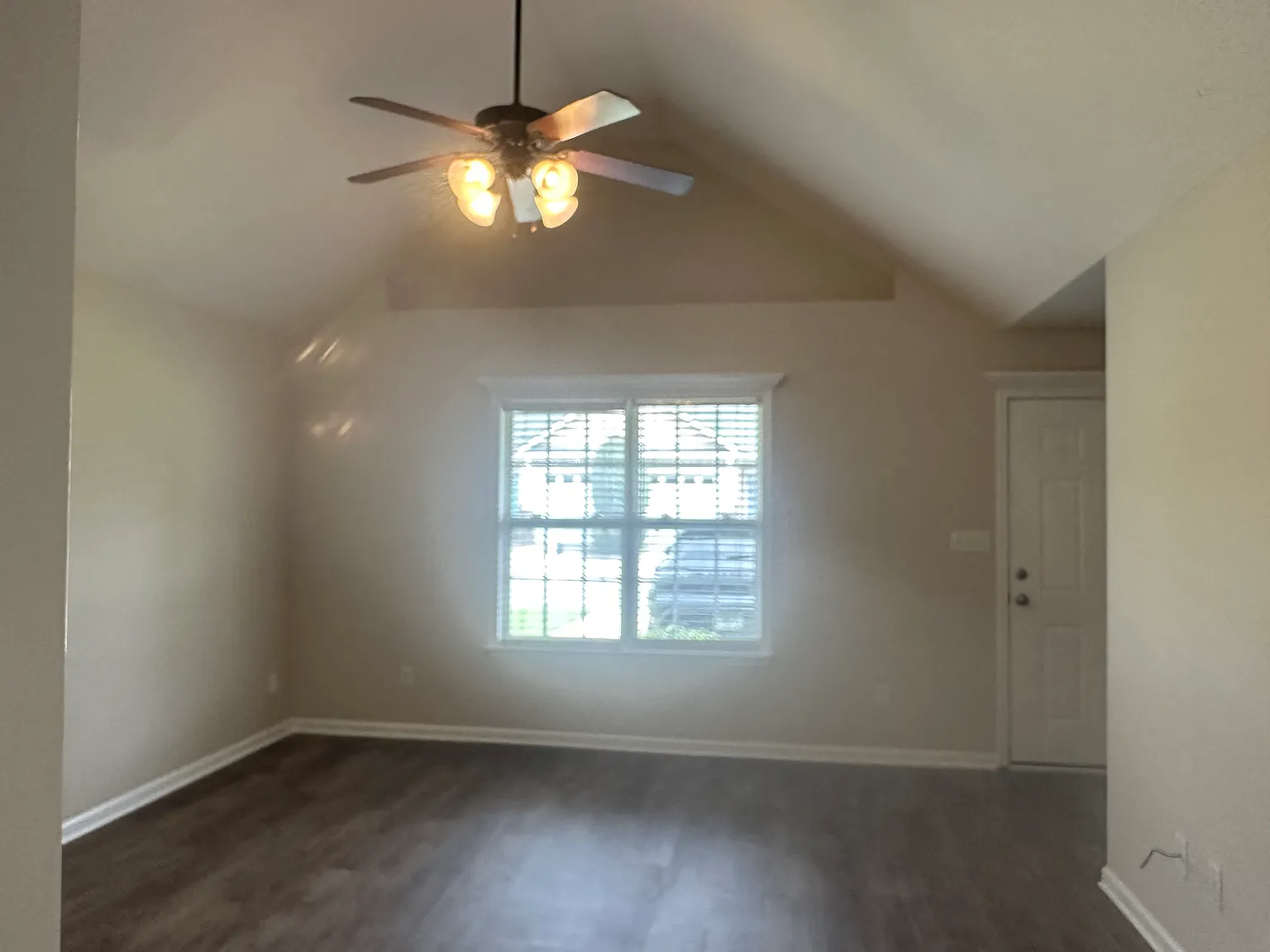 3 bed, 1304 sqft, $1,450 — Photo 3