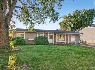 135 Springleaf Dr, Bolingbrook, IL 60440