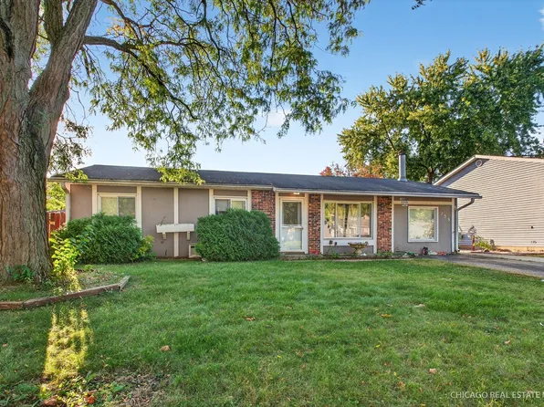 135 Springleaf Dr, Bolingbrook, IL 60440