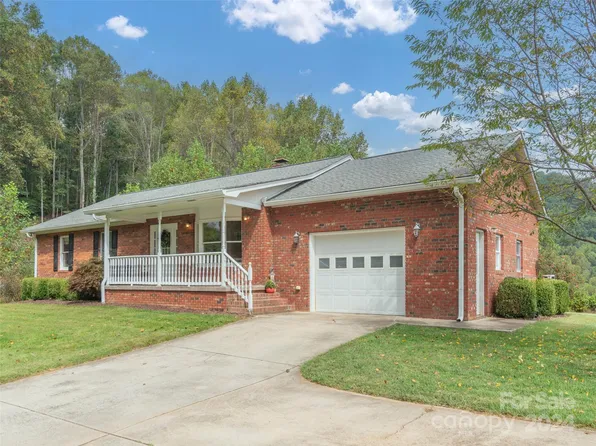 37 Briarwood Dr, Waynesville, NC 28786