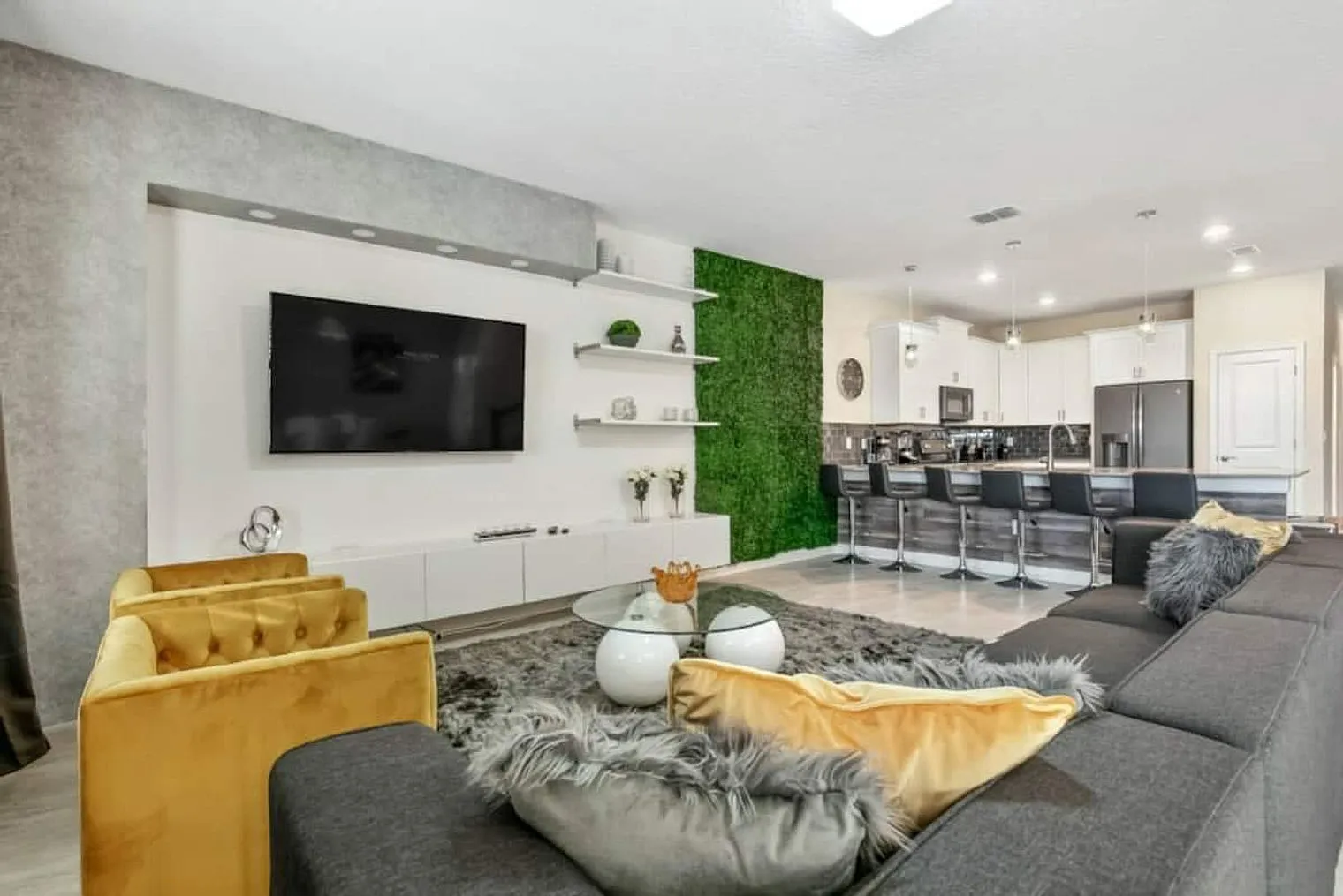8 bed, 5.0 bath, 3993 sqft, $9,208 — Photo 3