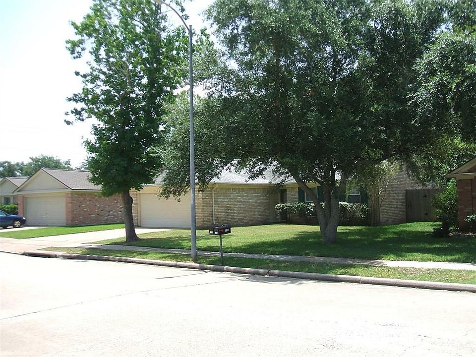 2nd image of 3110 E Heatherock Cir