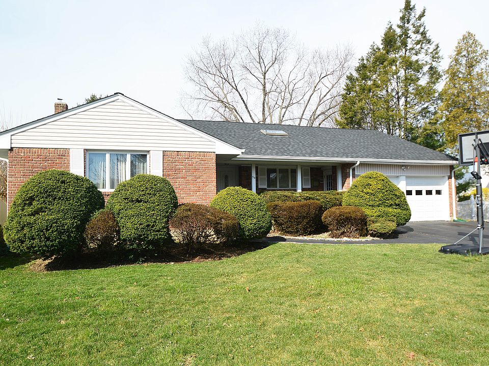 1st image of 34 Lesley Dr