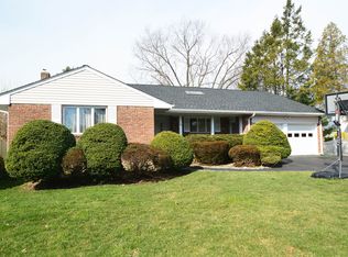 34 Lesley Dr, Syosset, NY 11791