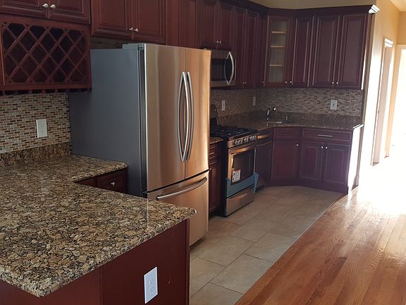 4th image of 312 Randolph Ave #2