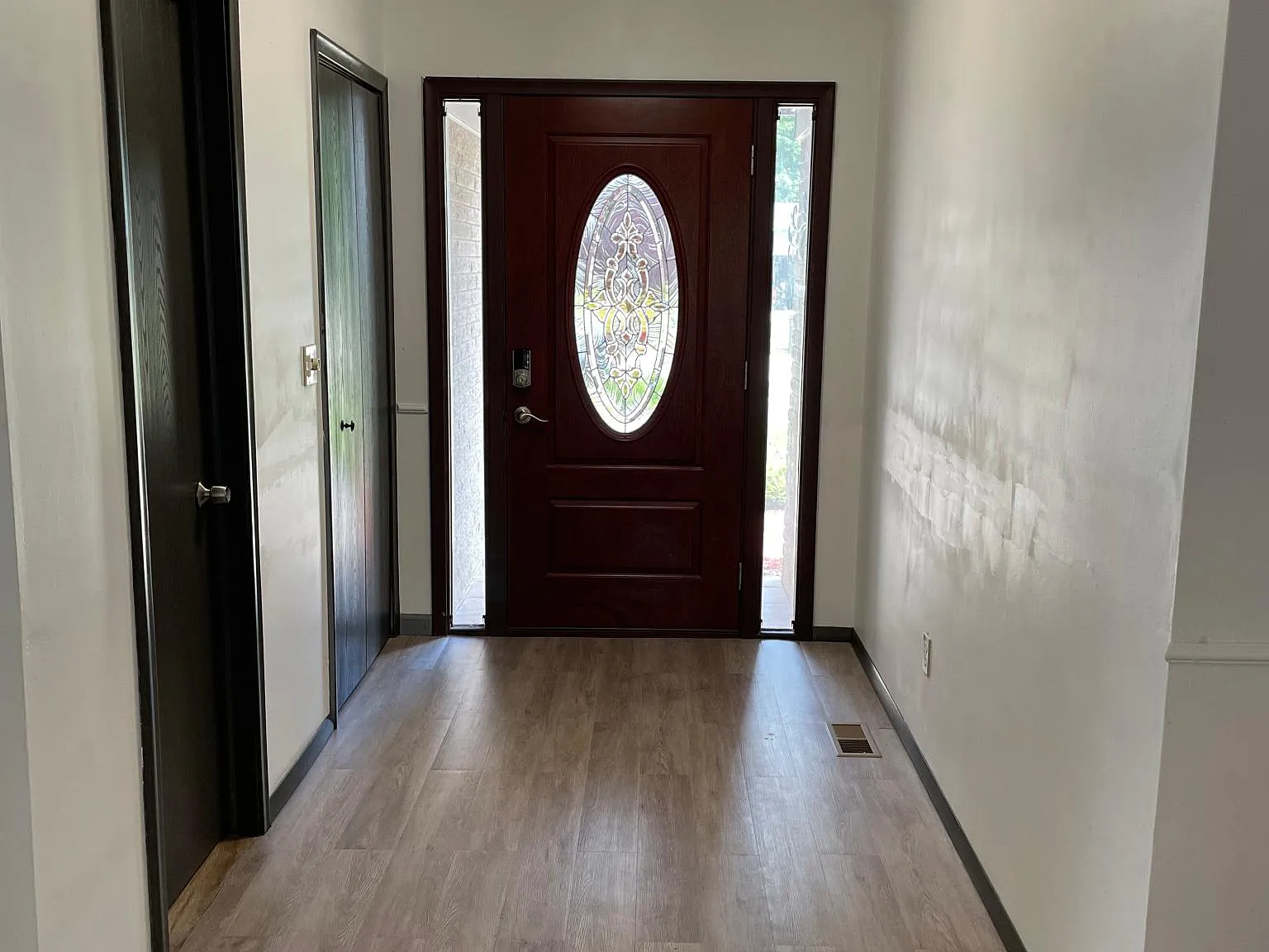 33319 Ione Dr — Photo 2