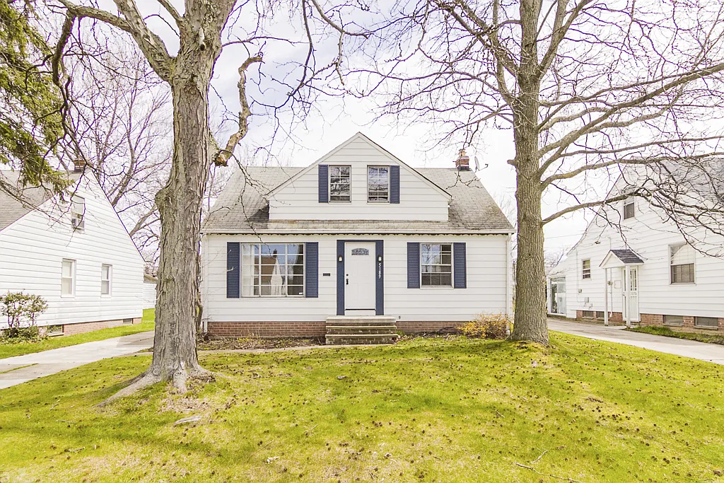 5189 Catherine St photo 1