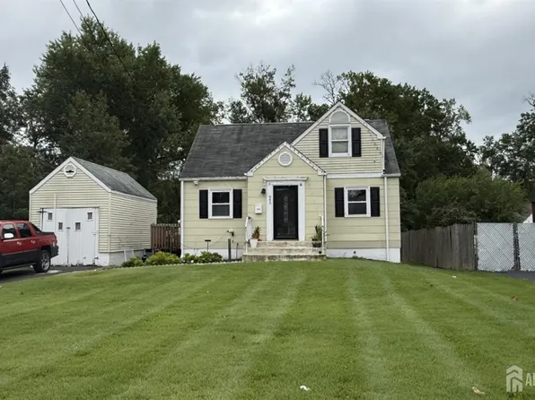 645 Townsend Pl N, South Beach, OR 97366